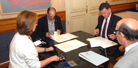 Imagen La Diputación otorga una ayuda de 100.000 euros al Ayuntamiento de Nava de la Asunción para acondicionar el nuevo polideportivo